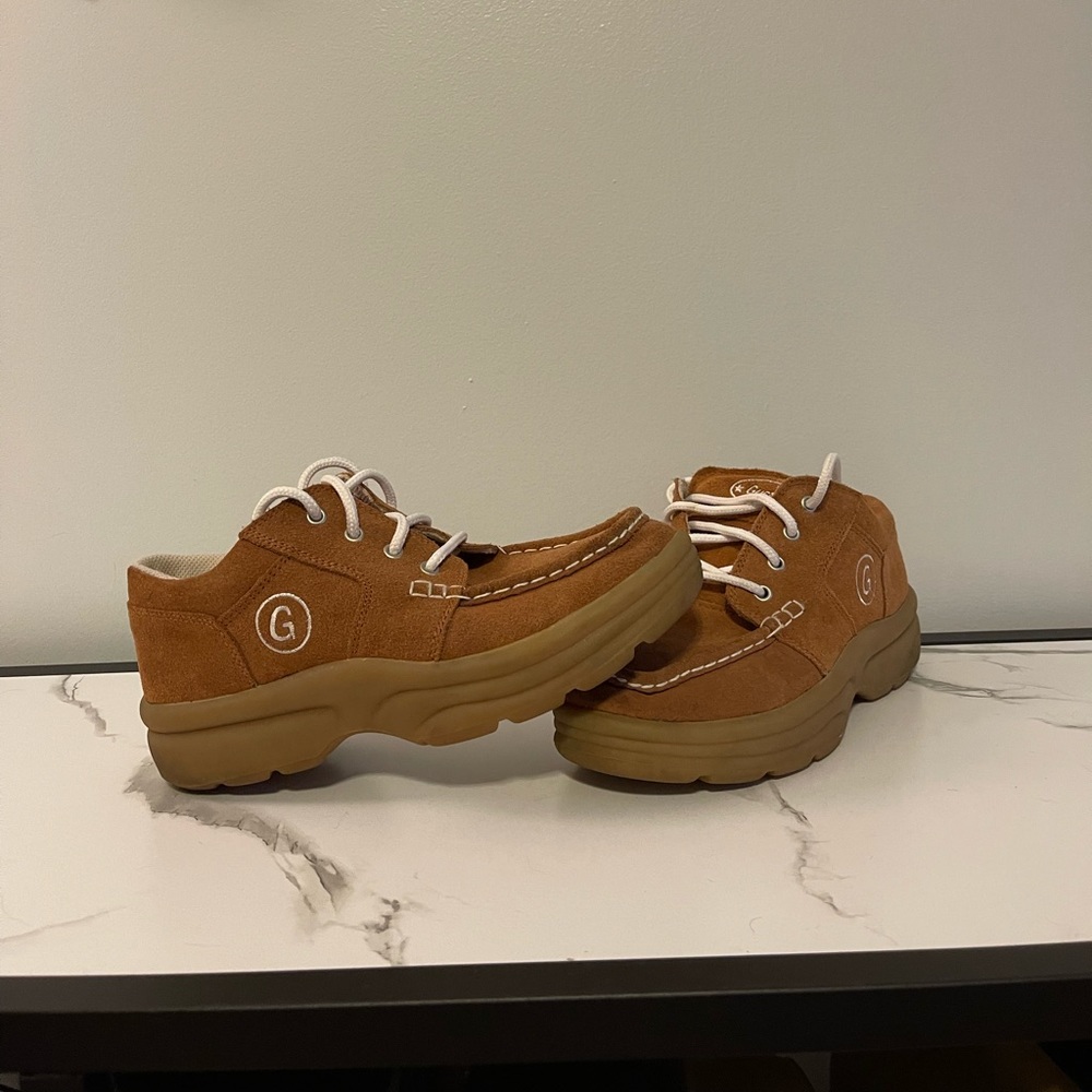 Guess Adventures Women’s Size 9.5 Brown Fleece With Gum Bottoms